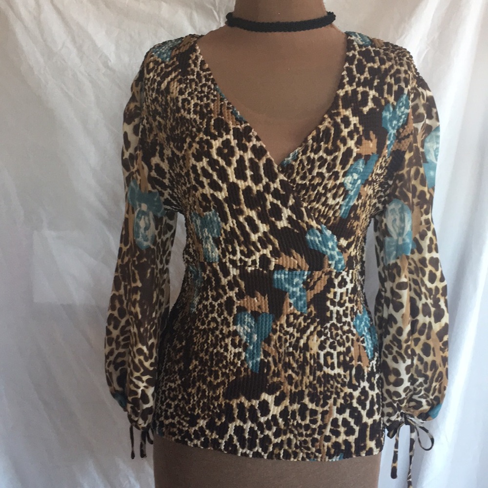 Investments Woman's L Top Crinkle Leopard Flower